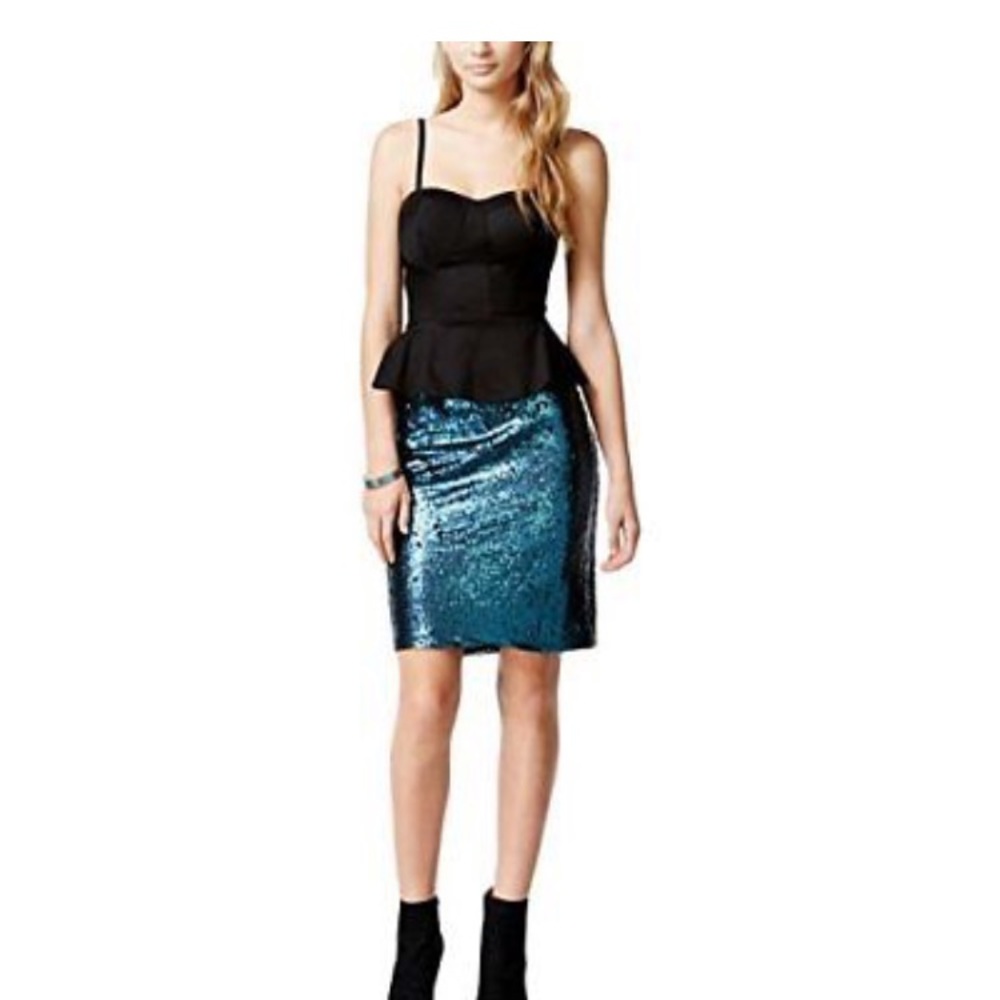 SALE‼️Sassy sequin strapless Material Girl dress!